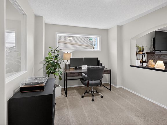 4th image of 352 Meadowview Ter