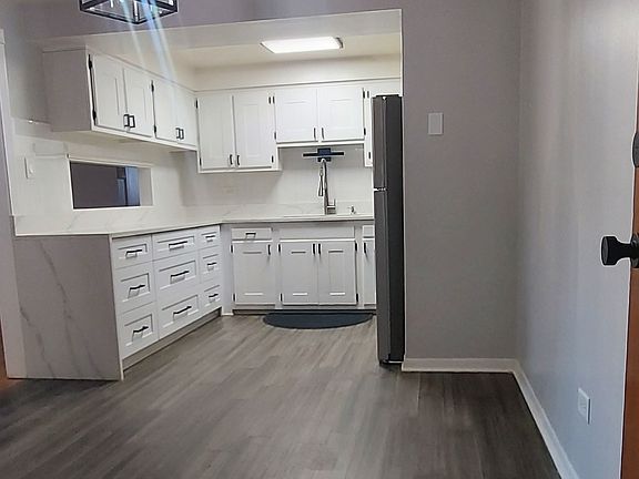 3rd image of 1007 8th Ave