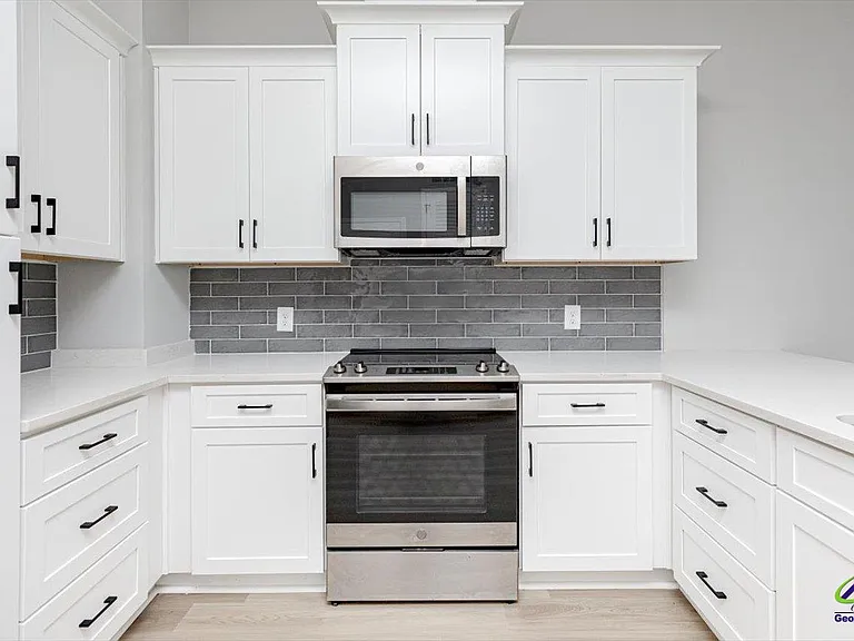 1013 Northside Dr — Photo 43