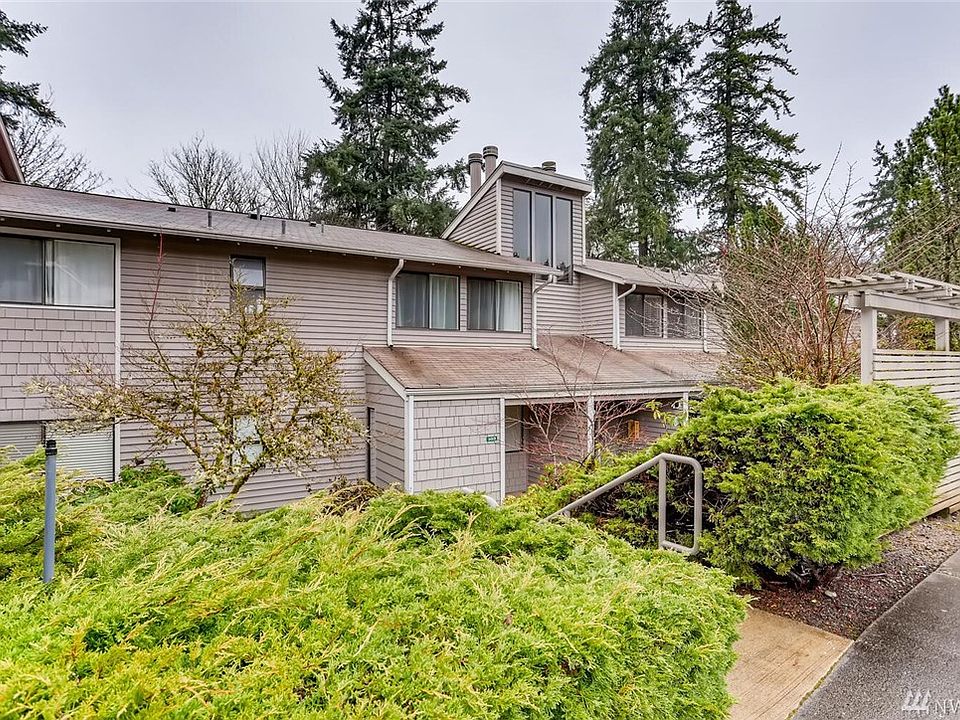 Top floor, 1,218 sq ft unit. 
