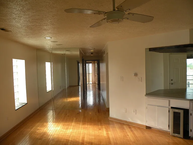 5716 Howe St #4B — Photo 12