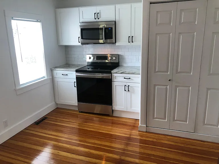 408 Pleasant St #A — Photo 2