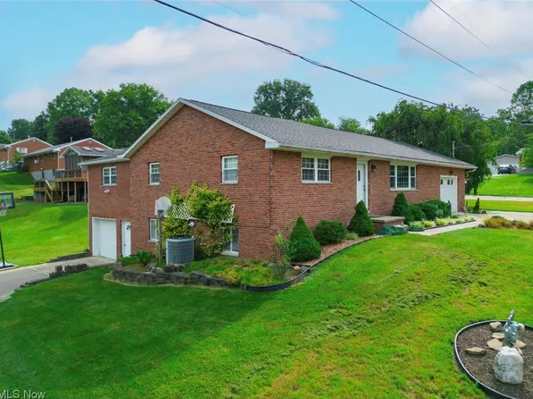 1421 Hazel St, Parkersburg, WV 26104