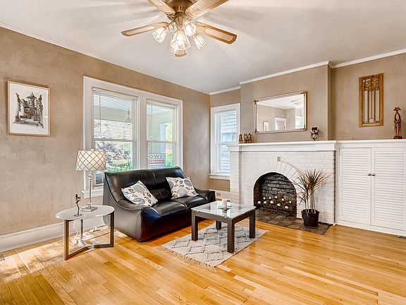 3rd image of 255 W Como Ave