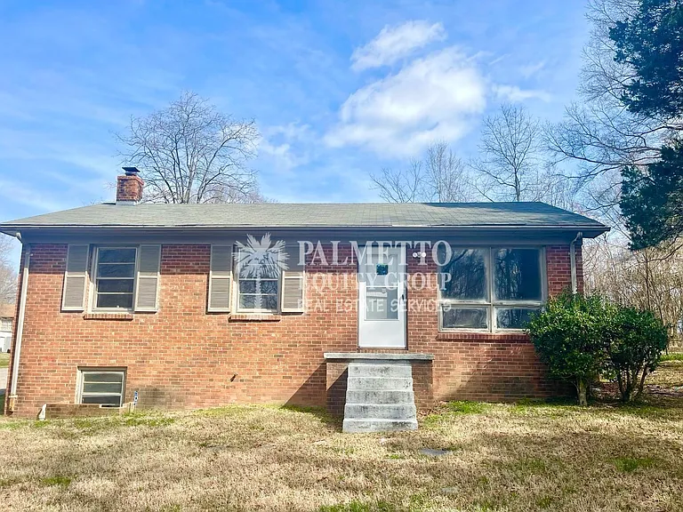 2219 E Gate City Blvd — Photo 1