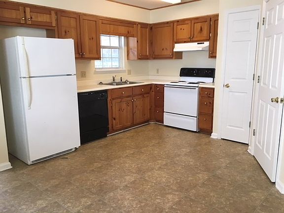 3rd image of 2925 Callaway Cir