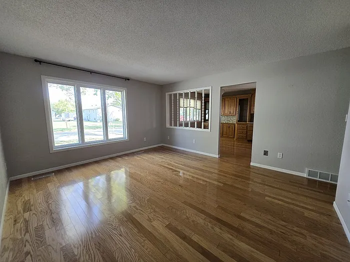 5011 6th Ave N — Photo 3