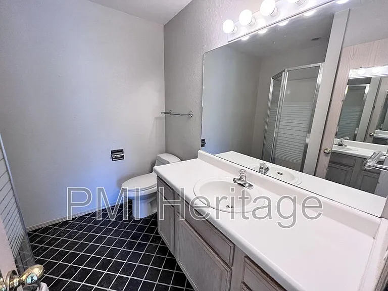 884 N Daisy Ln — Photo 11