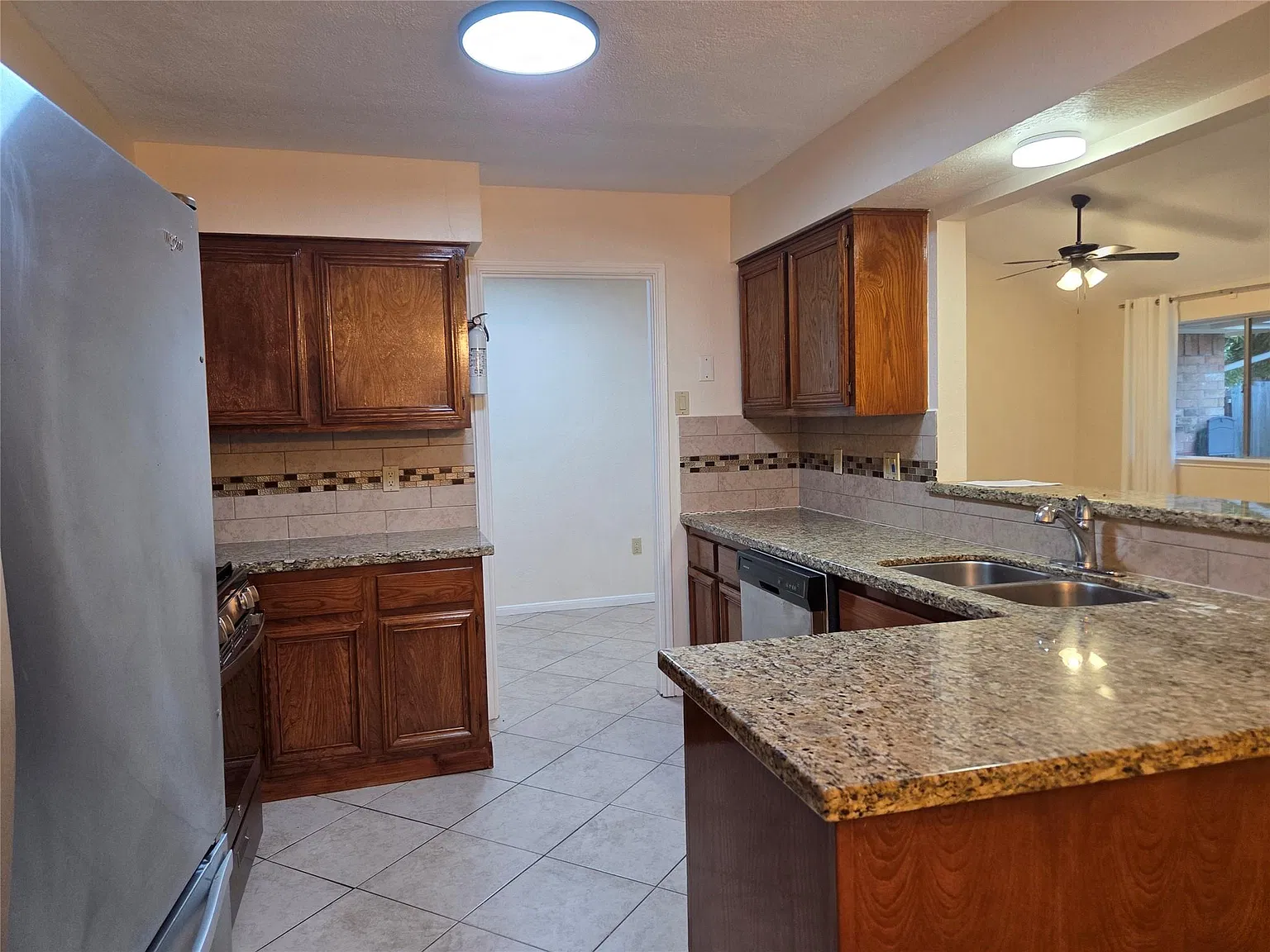 3 bed, 2.0 bath, 1632 sqft, $1,975 — Photo 3