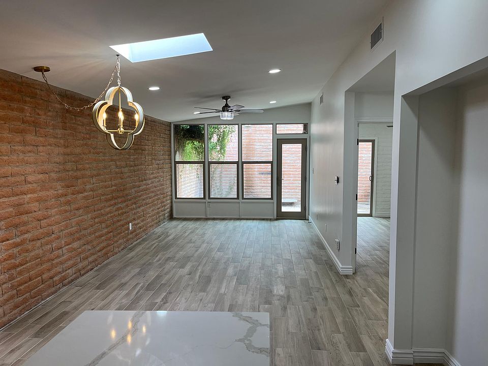 1st image of 3036 N 32nd St Unit 305