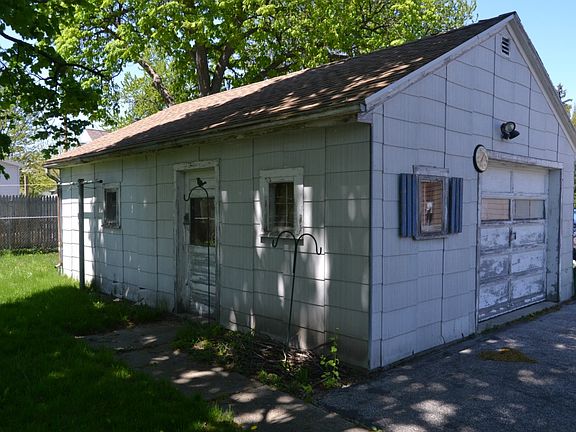 The 1.5 gar garage is detached and is located to the rear of the lot.br /The home features 2 bedrooms and a full bath.  Both bedrooms have wood flooring and ceiling fans.