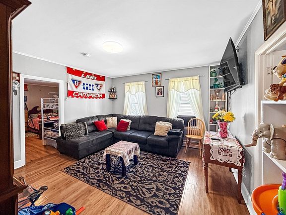 4th image of 199 Franklin St