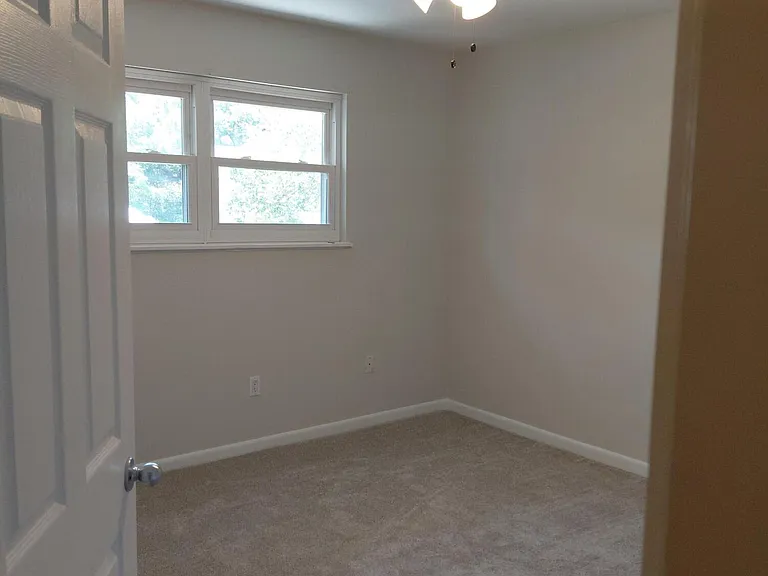 728 Harbor Ln — Photo 8