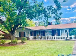 2421 Crestview Dr SE, Decatur, AL 35601