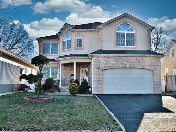 3rd image of 297 Lincoln Dr