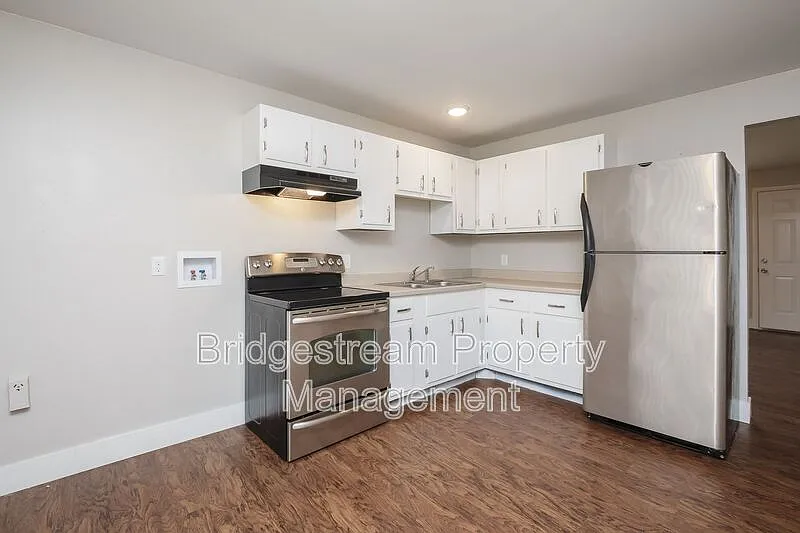 2 bed, 1.0 bath, $950 — Photo 1