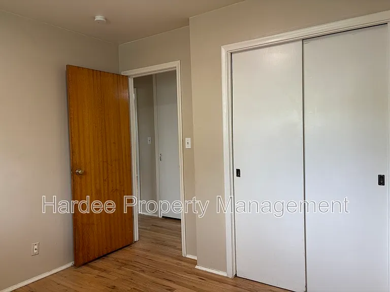 2714 W Kathryn St — Photo 13