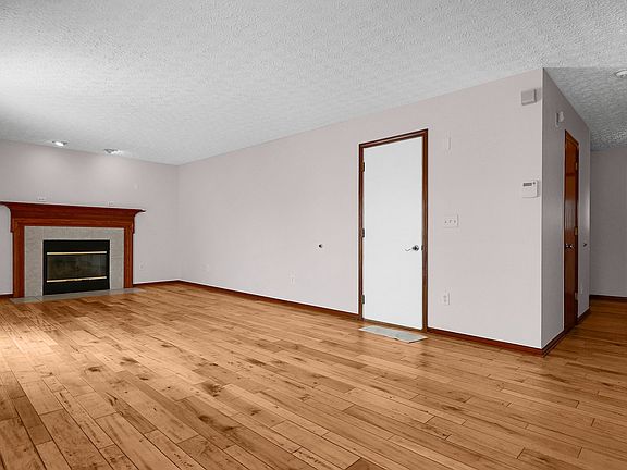 3rd image of 321 Amber Wood Way