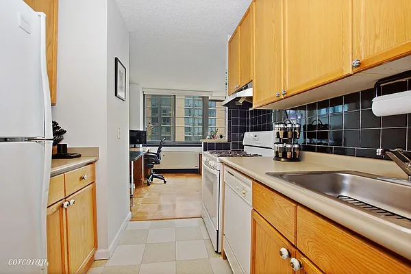 Sold by Corcoran | media 3