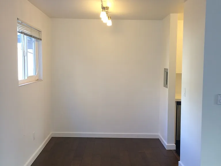 Bellevue Manor Apartments — Photo 7