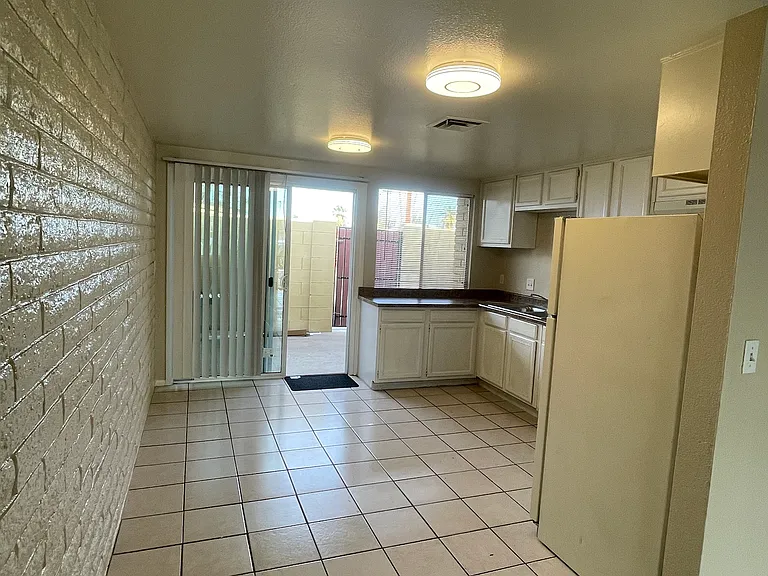 7526 W Glenn Dr #5 — Photo 14