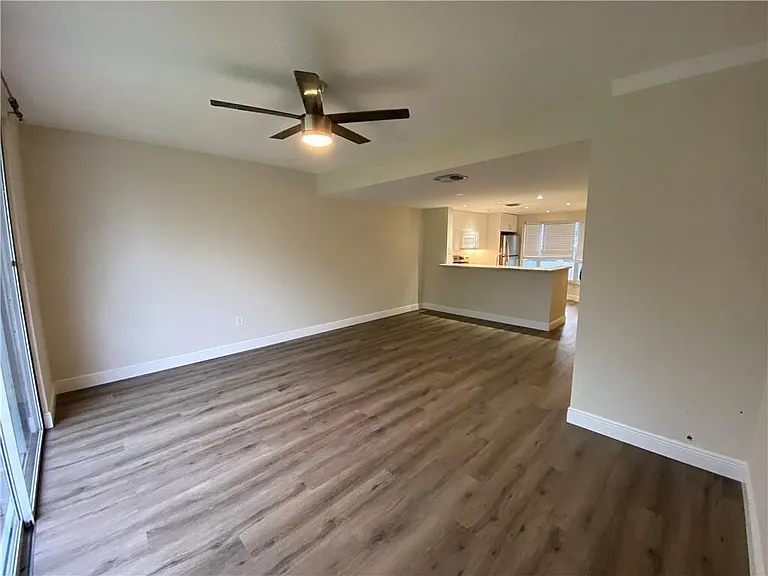 1078 Jeffery St — Photo 10