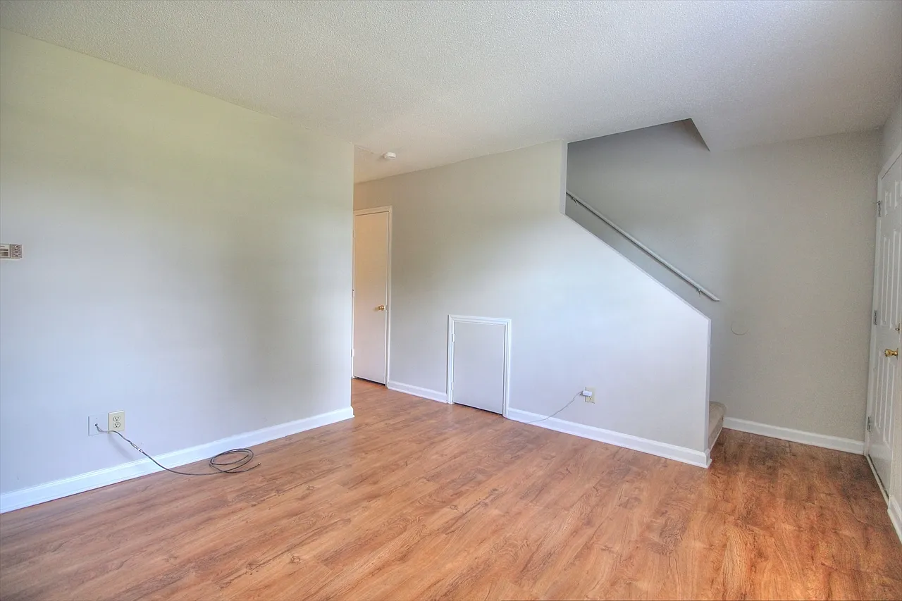 1306 Marne Avenue — Photo 2