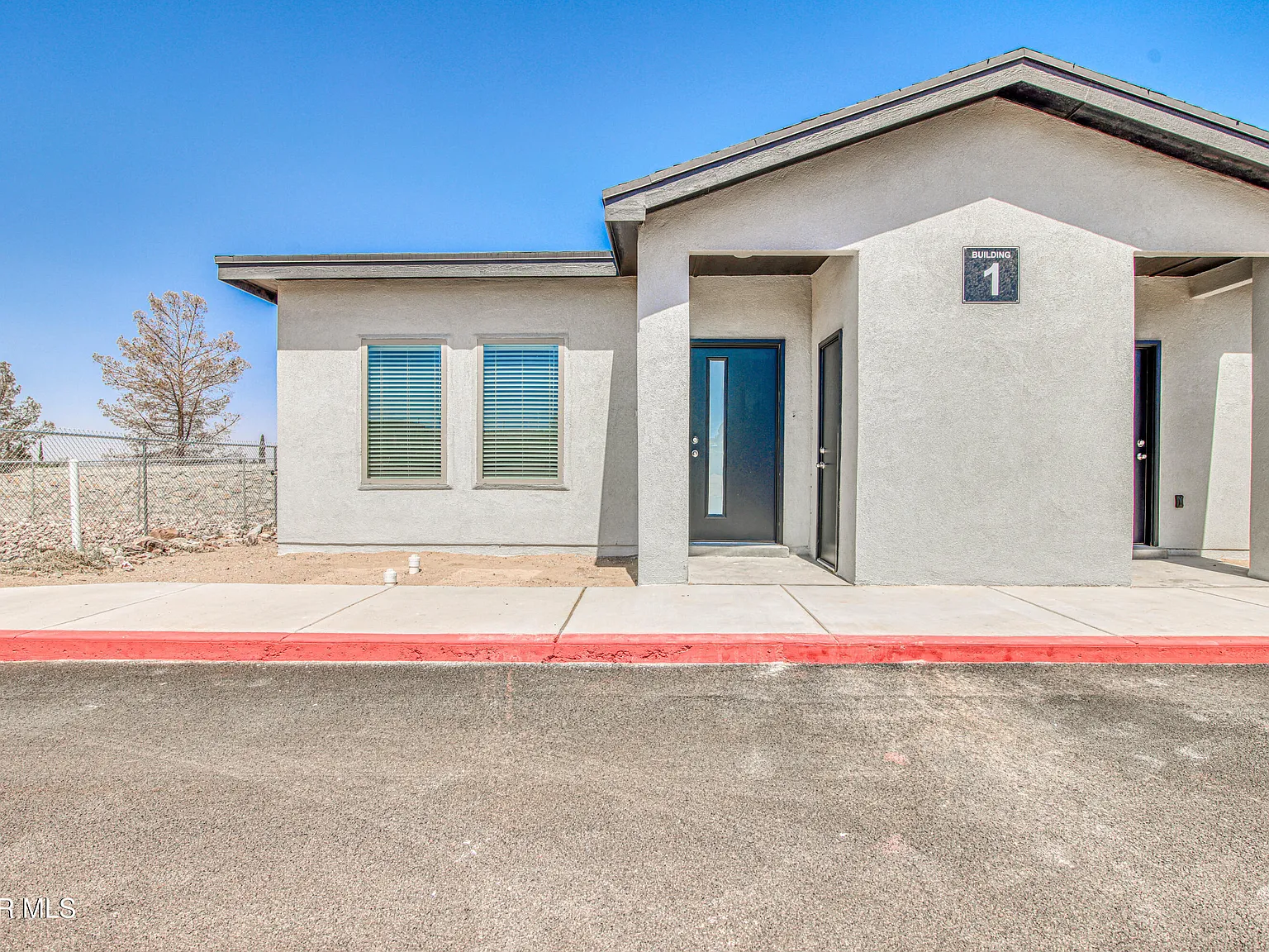 2 bed, 800 sqft, $1,300 — Photo 1