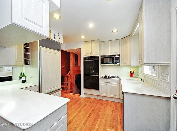 3rd image of 907 Laramie Ave