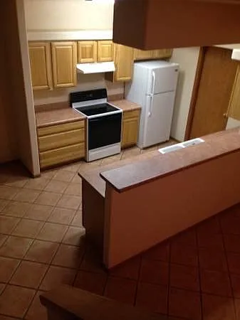 Saturn Cir — Photo 8