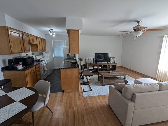 3rd image of 1417 Cove Dr