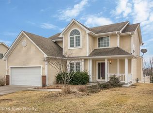 2201 E Southdale Dr, Des Moines, IA 50320