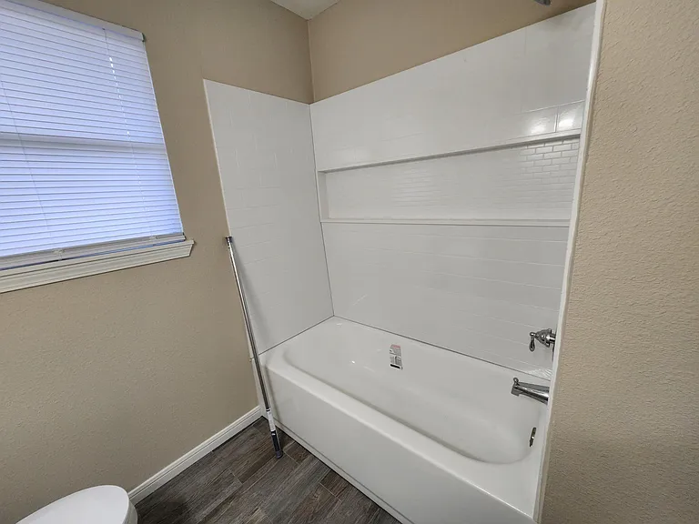 2901 Oleander Ln — Photo 10