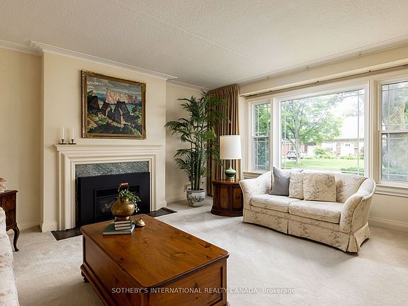 4th image of 37 Hilldowntree Rd
