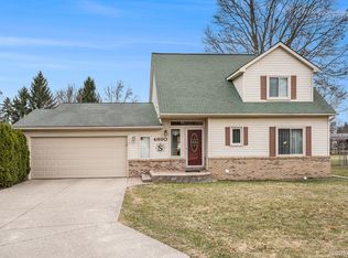 4690 Woodhull Dr, Clarkston, MI 48346