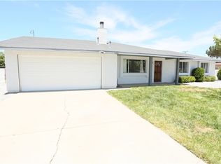 14594 Tonikan Rd, Apple Valley, CA 92307