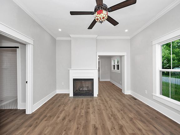 5th image of 600 McCullough Ave NE