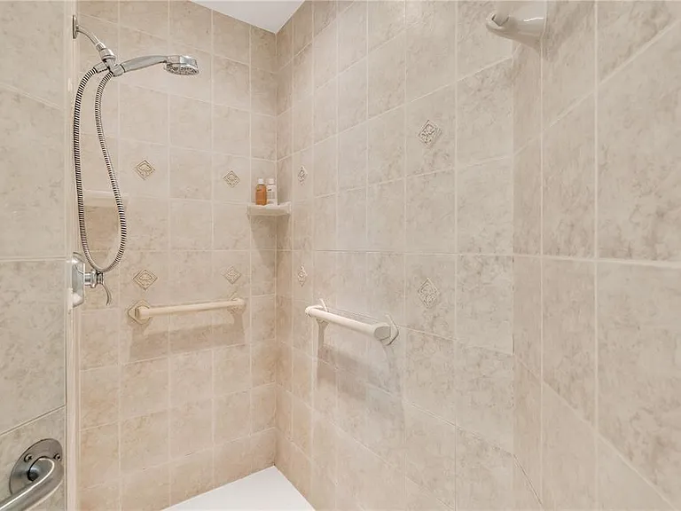 5204 Bouchard Cir #102 — Photo 24