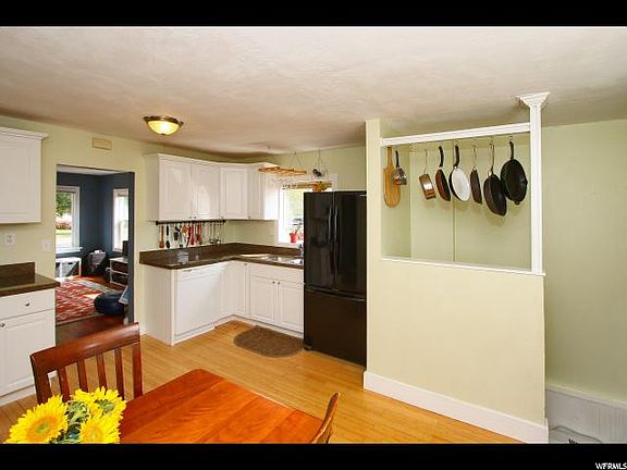 3rd image of 220 E Vidas Ave