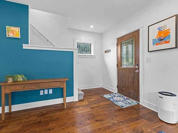 4th image of 4142 42nd Ave S