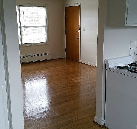 3rd image of 1915 Daniels St APT 18