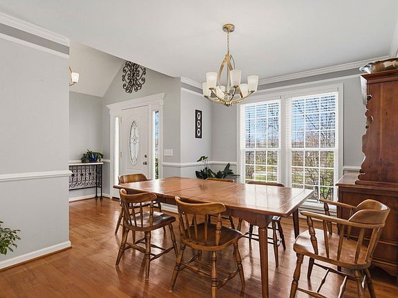 4th image of 313 Squires Creek Rd