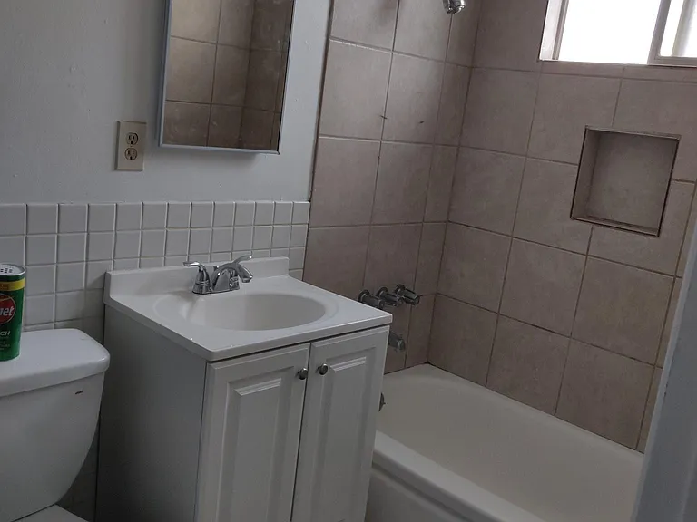 4038 1/2 Sequoia St — Photo 10