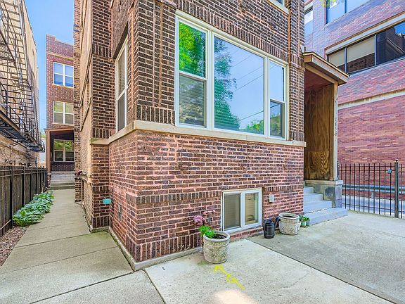 2nd image of 4415 N Rockwell St APT 2R