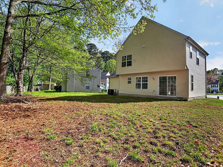713 Emerald Ct — Photo 17