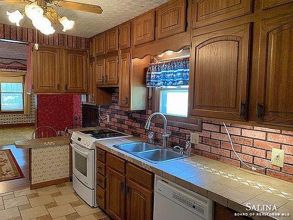 3rd image of 413 N Concord St