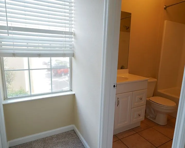 847 W Georgia St — Photo 23