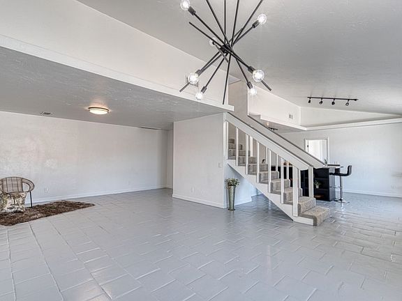 4th image of 4209 Comstock Dr