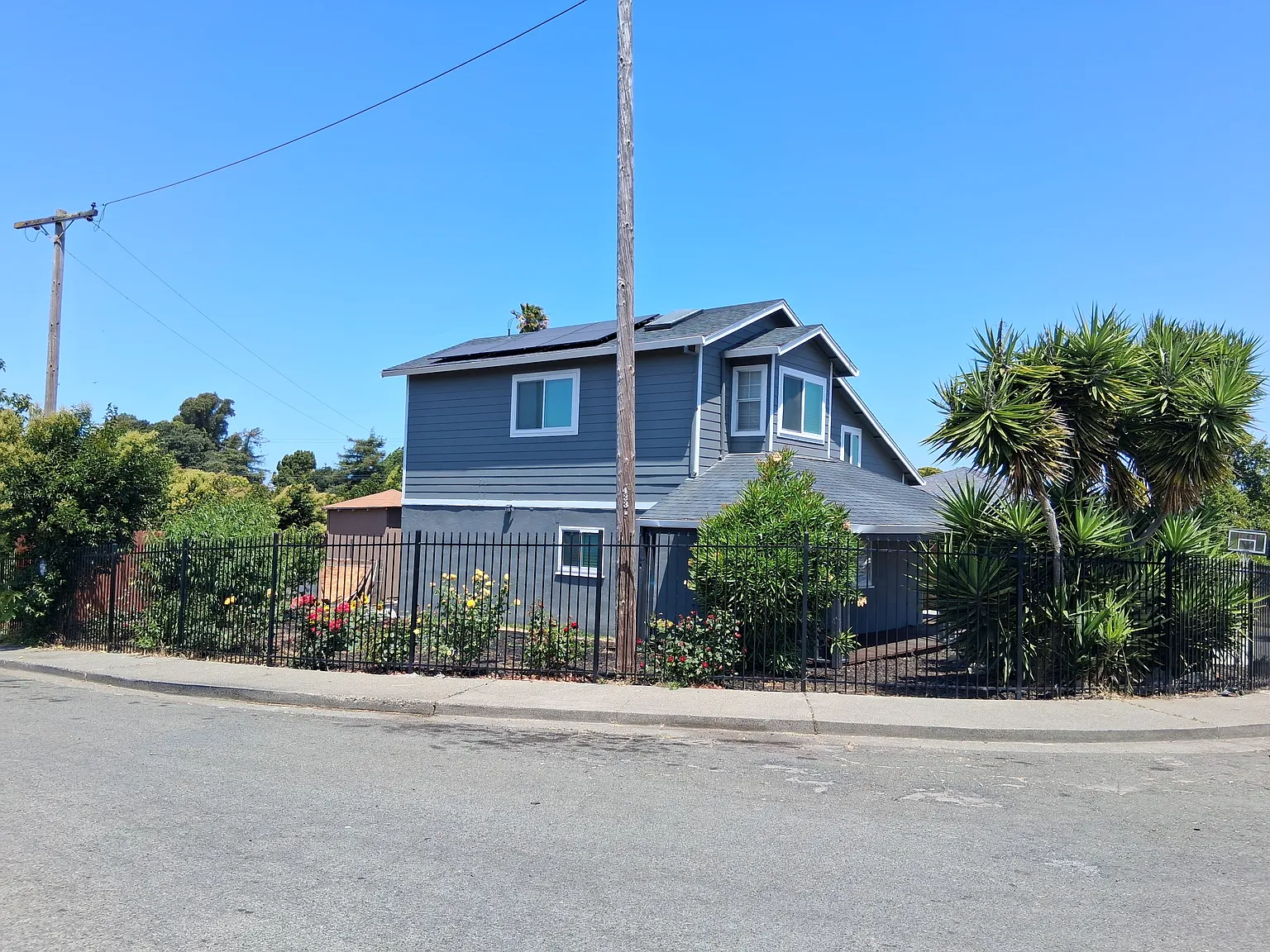 6 bed, 1850 sqft, $4,500 — Photo 2