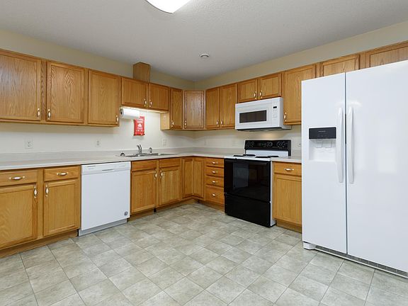4th image of 604-606 N Pickle St